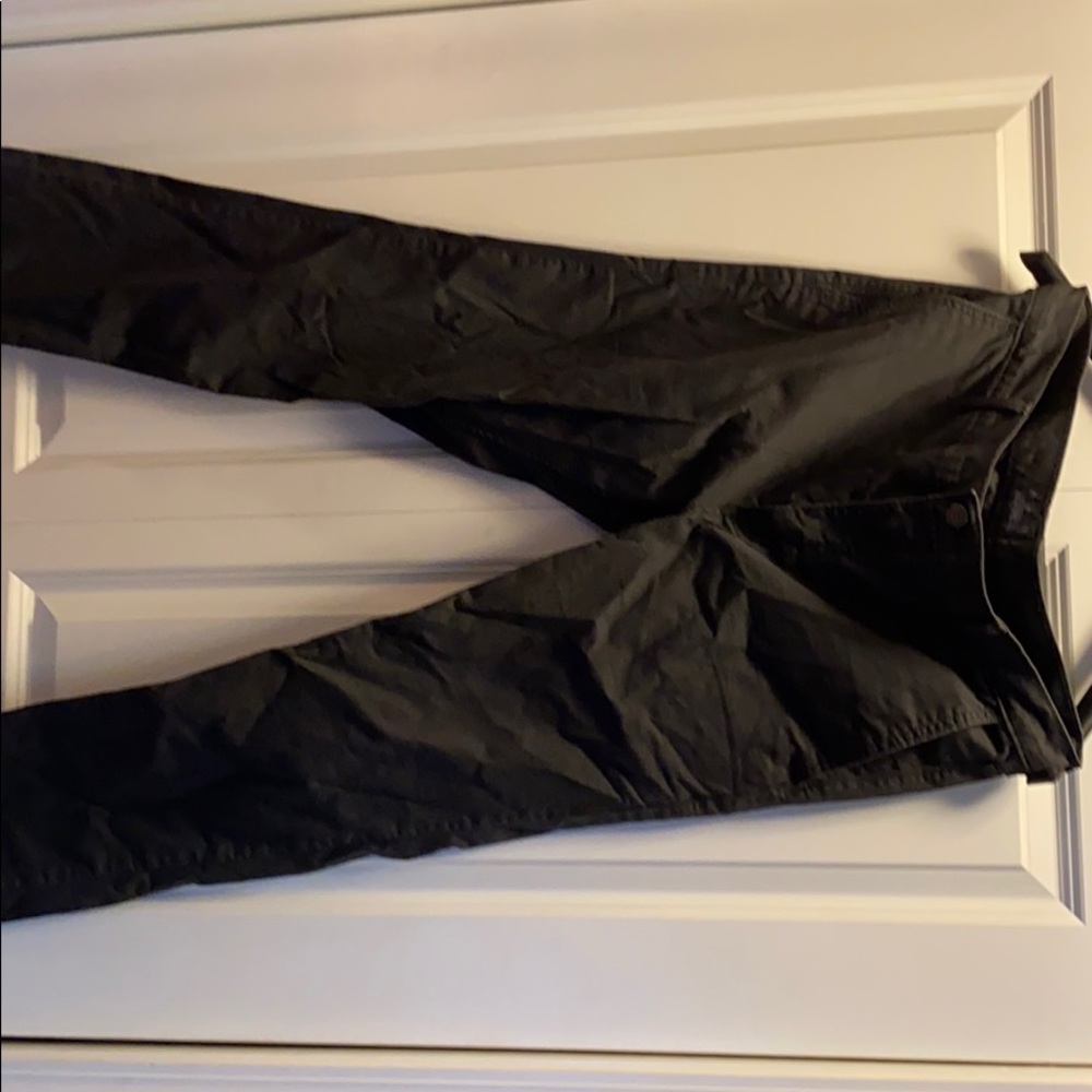 Straight leg black Levi’s! 34x32